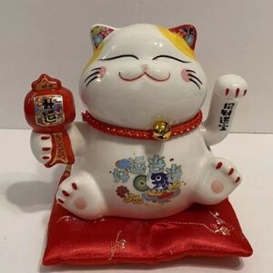 Japanese Lucky Cat with moving arm neko Yakushi kiln Mino Porcelain Figurine!